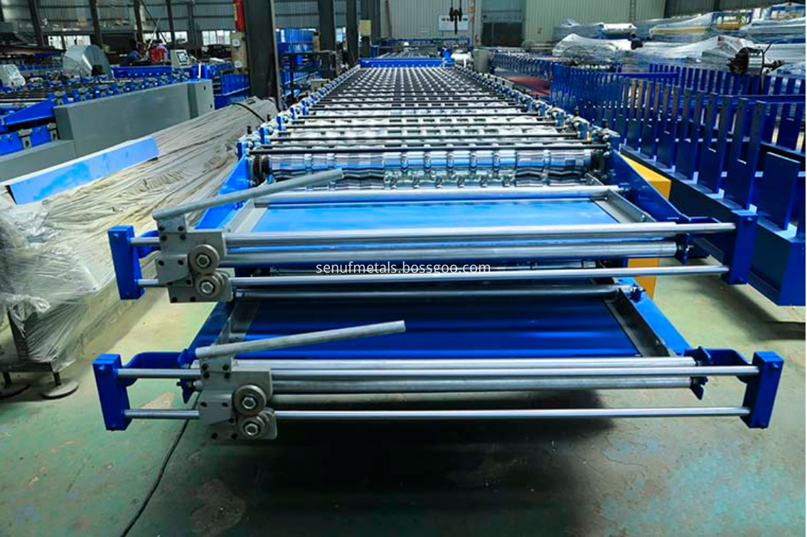 Double layer roof sheet forming machine pre-cut