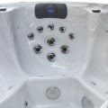 Masaje de hidromasaje jacuzzi semi círculo spa