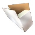 Три слоя белых картонных коробок