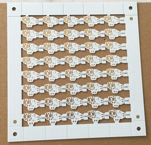 4層0.4mmPCB厚、白いはんだ