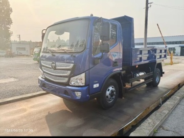 Efficient Flatbed Dump Truck for Cargo Movement