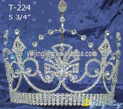 Youth Volunteers Crown and beauty crown for winner