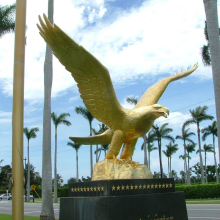 Factory cast metal bronze golden eagle sculpture brass golden hawk feathers