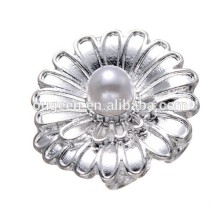 Wholesale Alloy gold colour finish flower shape with pearl shoe decoration