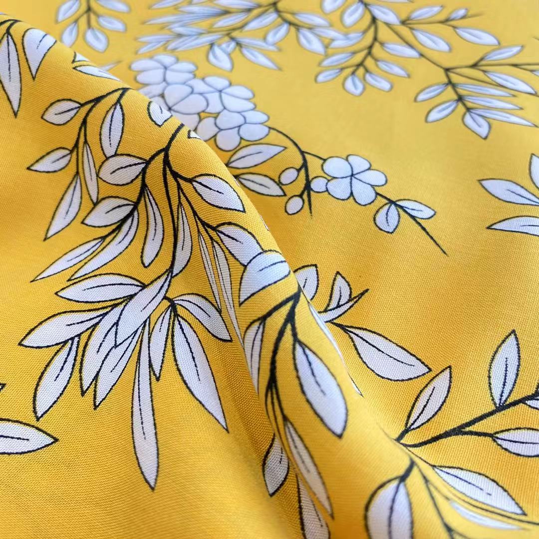 Spunne vävt rayon challis tyg blommig viskosmaterial tropiskt tryckt 100% viskos rayon tyg för klänningskjorta