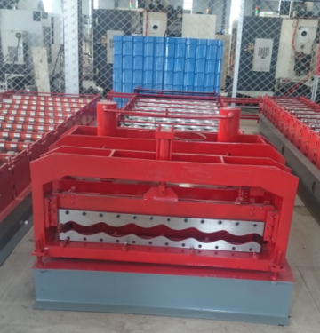 Making warehouse color steel roofing step tile machine