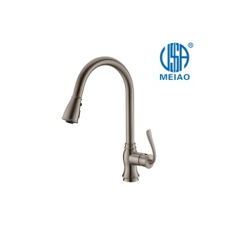 Faucet tal-istainless steel pull-down bi fluss ta &#39;ilma aġġustabbli