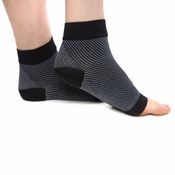 Therapeutic compression plantar fasciitis arch sleeve