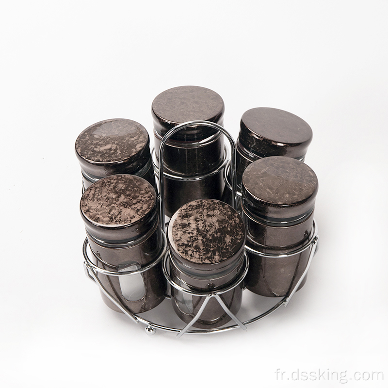 Les pots à épices hexagonaux noirs à chaud sont scellés peuvent rester frais et faciles à nettoyer. Il peut être utilisé dans la cuisine