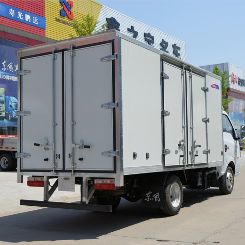 Camion de cargaison de Dongfeng avec la boîte de cargaison scellée