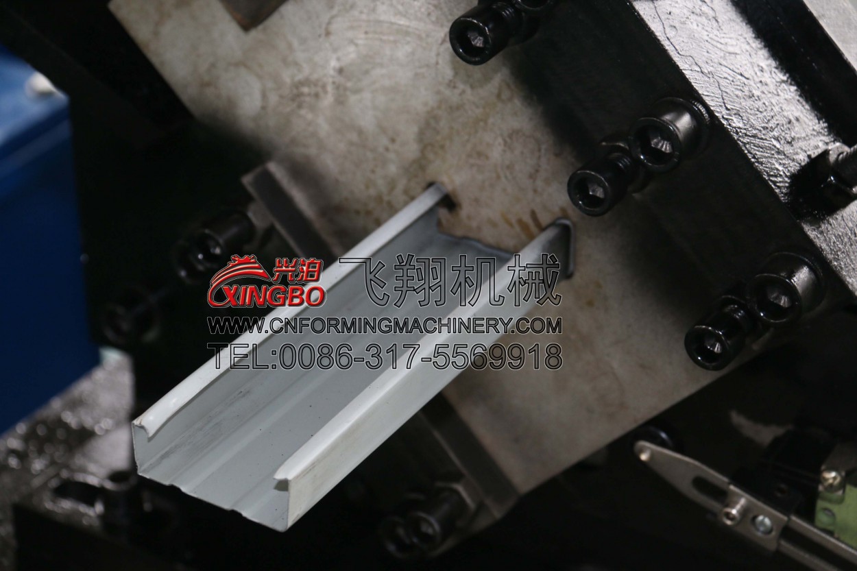 Light steel keel cold roll forming machine