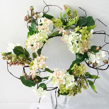 7" Candle Ring, Dogwood with Berries and Foam-Beaded Candle Holder