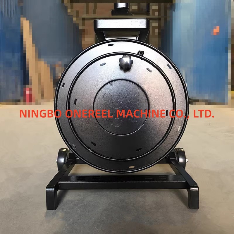 Hand-operated vehicle-mounted winding reel (3 Hand-operated vehicle-mounted winding reel (3