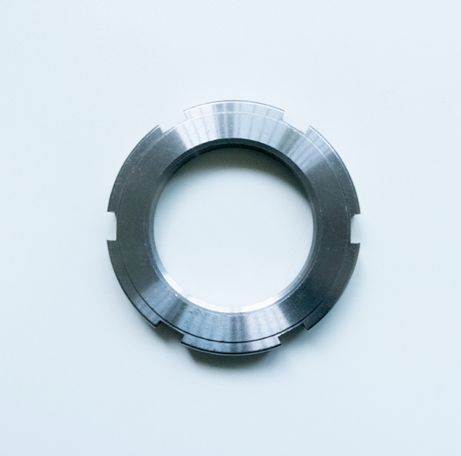 Piuliță rotundă cu blocare automată cu patru fante DIN1804 GB812