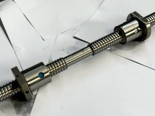 Left and right rotary integrated ball screw
