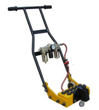 Reciprocating piston pneumatic deck scaler