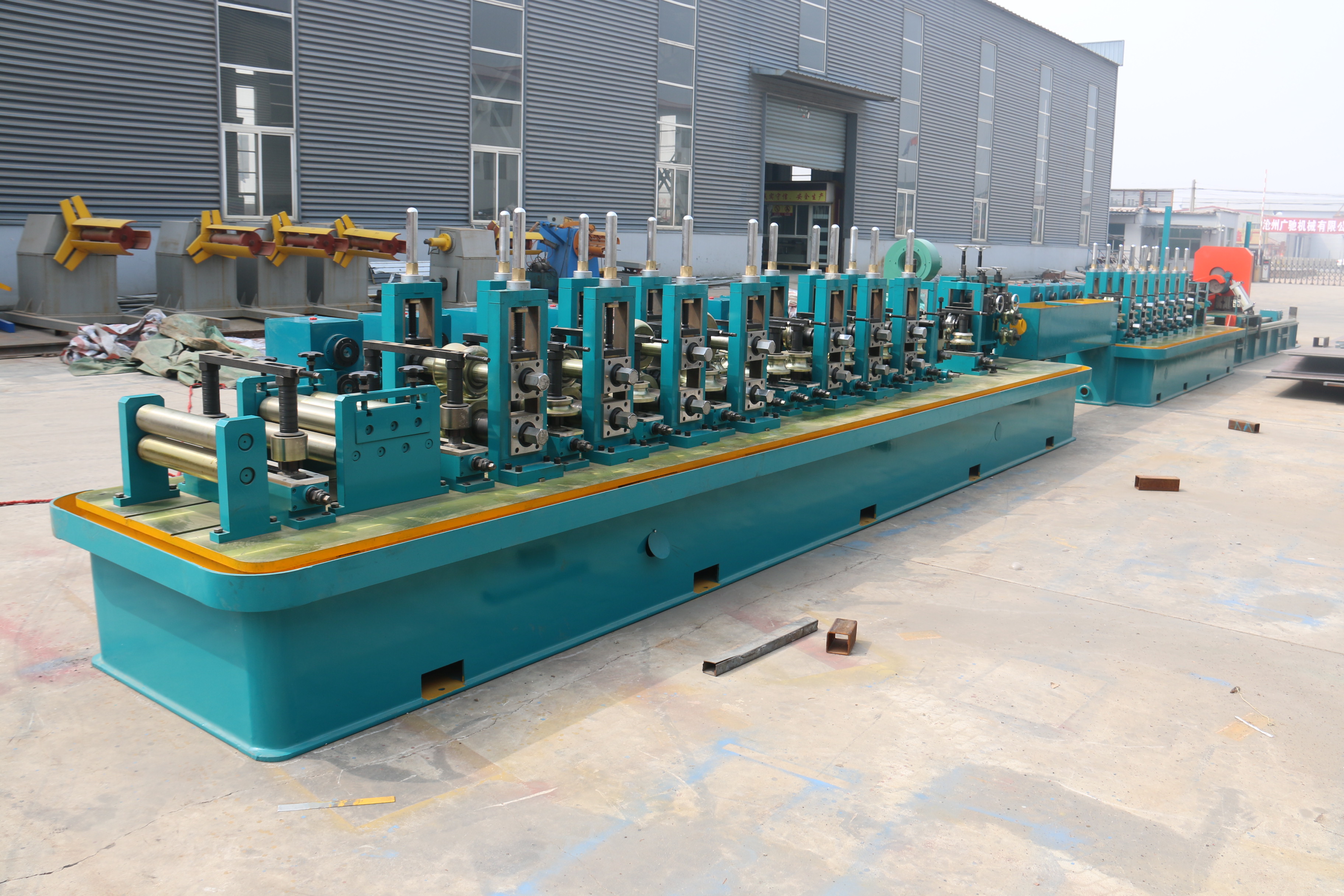 High frequency welded pipe forming machine for square tube