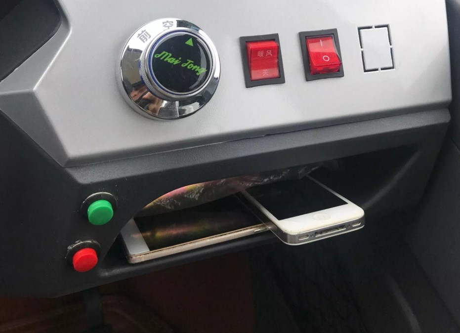 China 2 doors 3 seat adult charging mini electric car