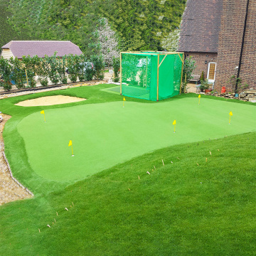 Solusi rumput buatan lapangan golf outdoor yang mudah