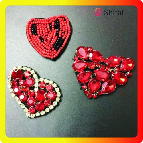 Appliques strass rosso cuore con perline