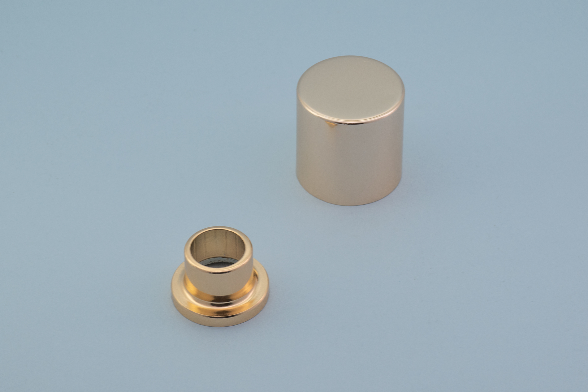 Tampa de frasco de perfume magnético dourado brilhante para Fea 15 mm Shiny Gold Magnetic Perfume Bottle Cap For Fea 15 mm