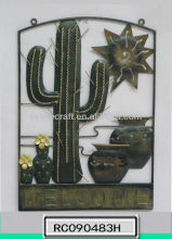 Characteristic hanging metal home welcome sign