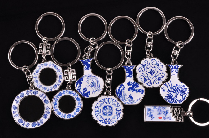 Wholesale Chinoiserie Metal Keychain Blue and White Porcelain Keychain Special Souvenir Gift