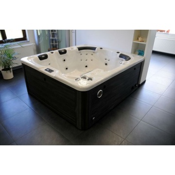 Jacuzzi Deluxe para 6 personas con asientos profundos