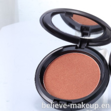 Luxuriöses, leuchtendes Bronzer-Puder