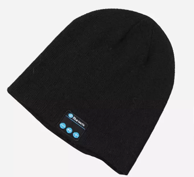 Winter smart bluetooth head with knitted hat (1)