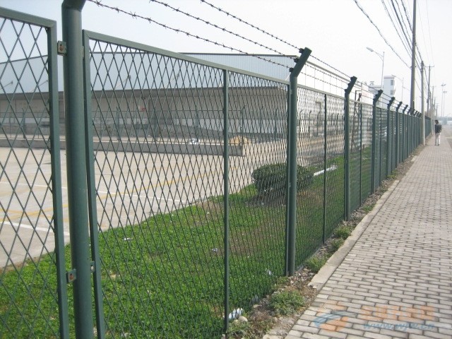 factory price Galvanized Powder Coated Welded Wire Mesh Fence