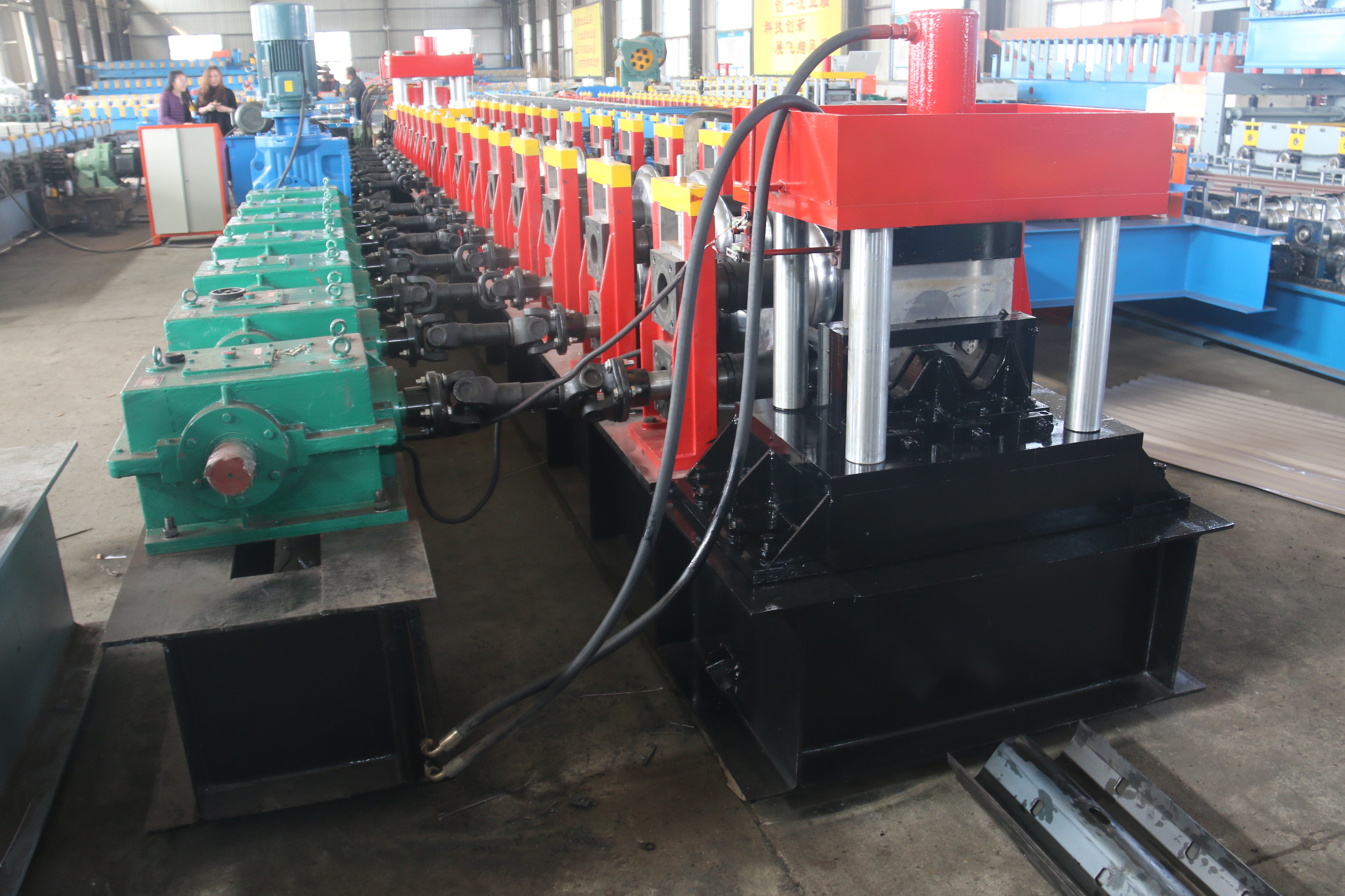 China 4mm Two Waves Highway Guardrail Barrier Roll Forming Machine