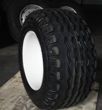 Agricultural implement tyre