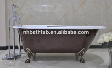 claw foot bath tub