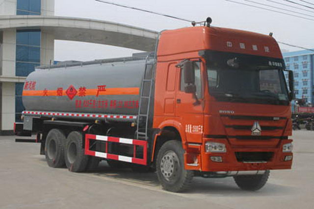 SINOTRUCK HOWO 310HP 22000Litres Flammable Liquid Tanker