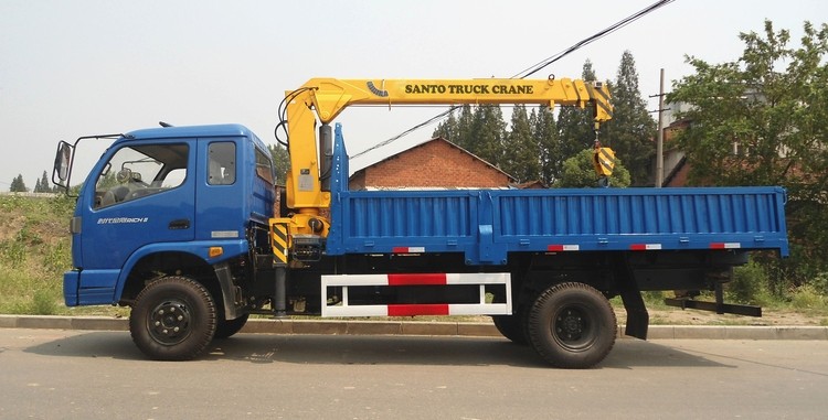 Small truck crane with bucket boom 5 ton truck crane