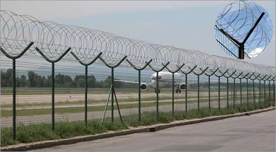 Clôture de l’aéroport de fil soudé