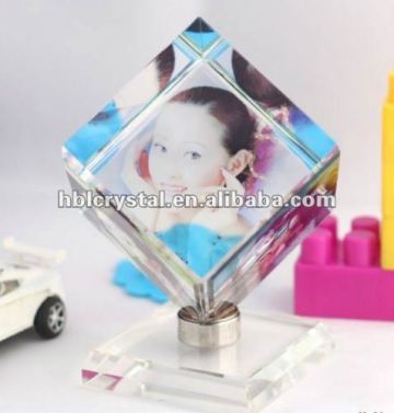 Elegant rotating cube crystal photo frame