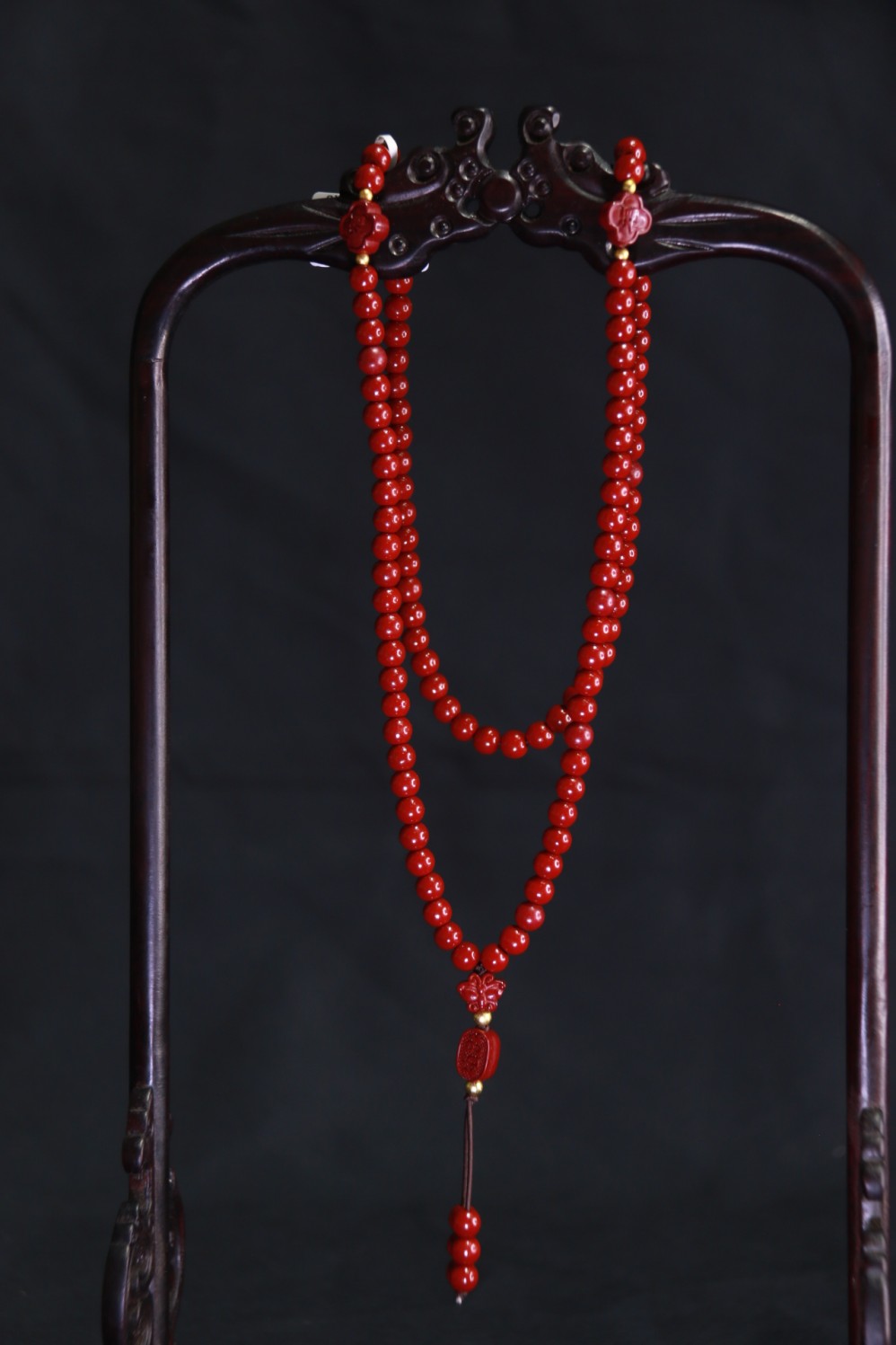 Collar de mujer cinnabar Cinnabar woman necklace