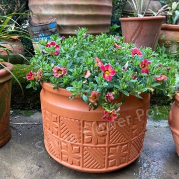 Cerámica roja Pequeñas macetas de terracota de arcilla