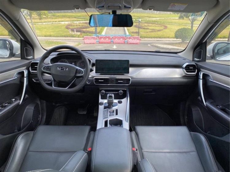 Used Geely cars Cheap Geely Binyue Cars Left Hand Drive CarModel 1.5 Turbo 177HP 5 Doors 5 Seats Used Car for Sale