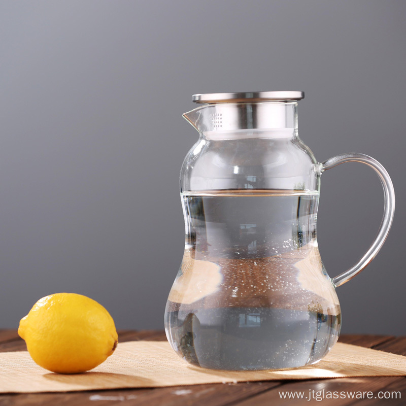 Borosilicate glass iced tea pitcher with lid