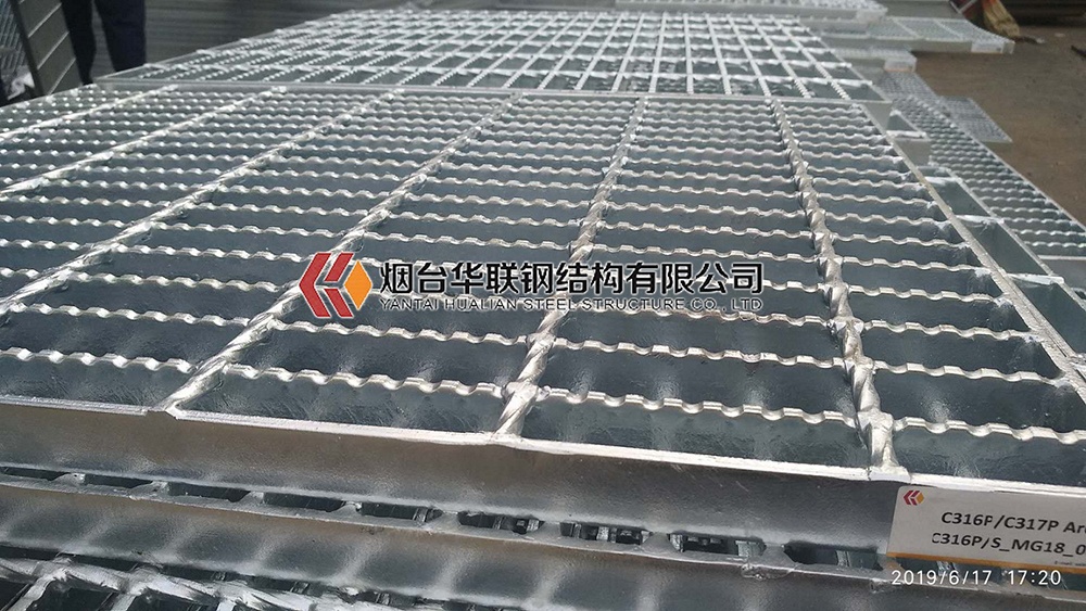 Good Quality Galvanized Serrated Steel Grating A325 Walkway Grating/Flooring Grating Best price