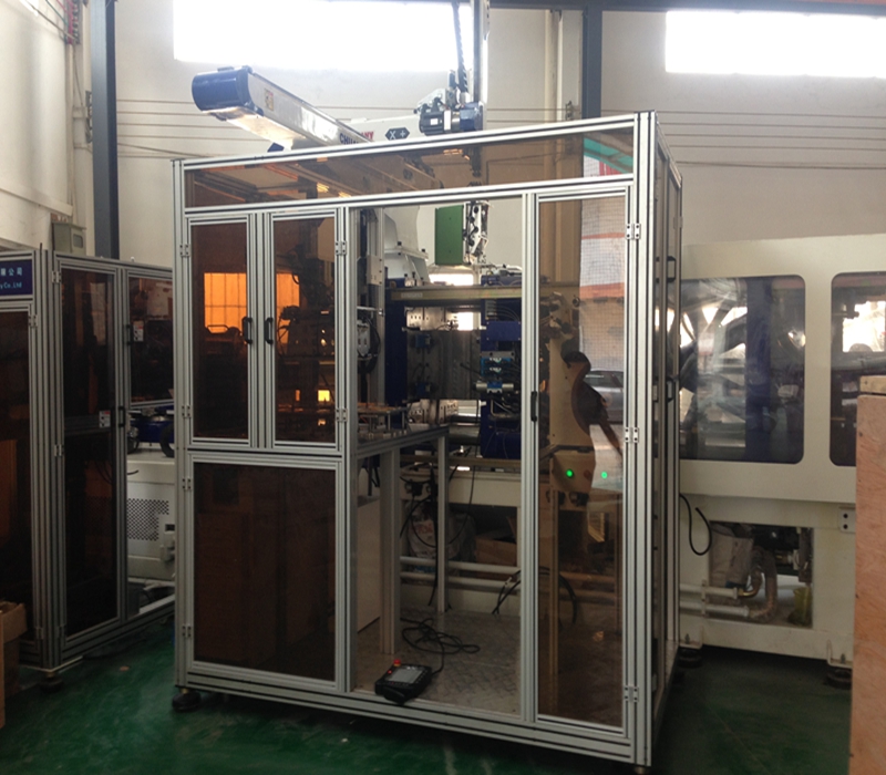 Top entry IML robot arm labeling Haitian 380 ton desktop injection molding machine