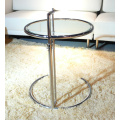 الجدول القابل للتعديل من Eileen Gray End Table