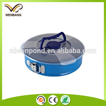 Portable carbon steel cake mold with plastic lid