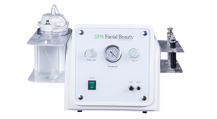Mikrodermabrasionsgesichtlichkeit. Microdermabrasion Facial
