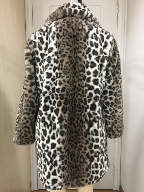 Cappotto in pelliccia sintetica con stampa leopardata