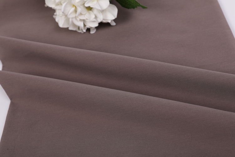 Kaliteli dokuma katı kumaş%70 pamuklu%30 polyester düz kumaş elbise