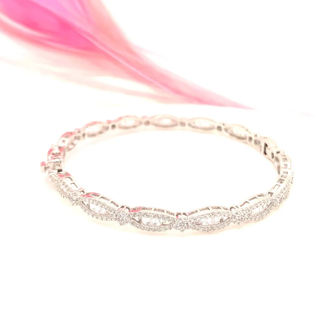 Elegant Women Fashion Bangle with Zirconia Stone Jewelry